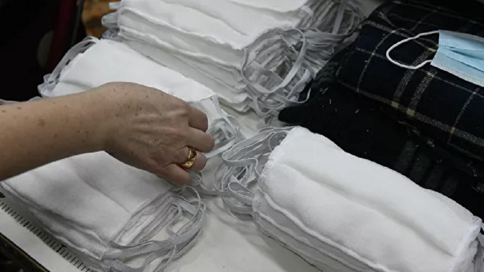 أخصائي مناعة روسي يكشف عن بدائل الأقنعة الطبية للوقاية من كورونا