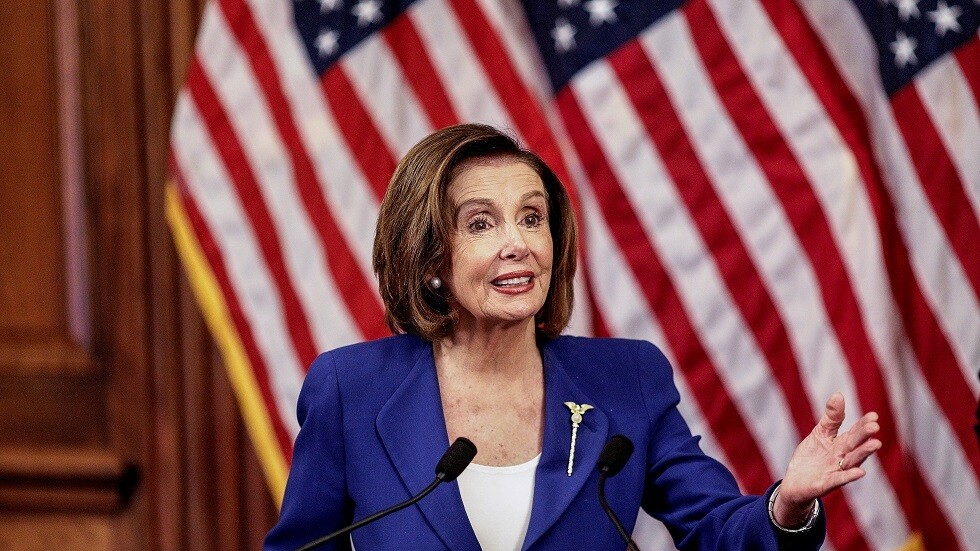 بيلوسي: تقاعس ترامب يكلف الأمريكيين حياتهم