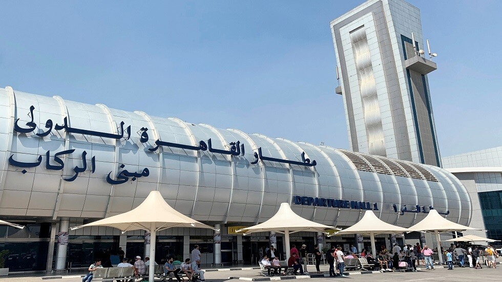 مصر: نسعى لإعادة 95 مواطنا عالقين في المالديف بينهم أزواج في شهر العسل