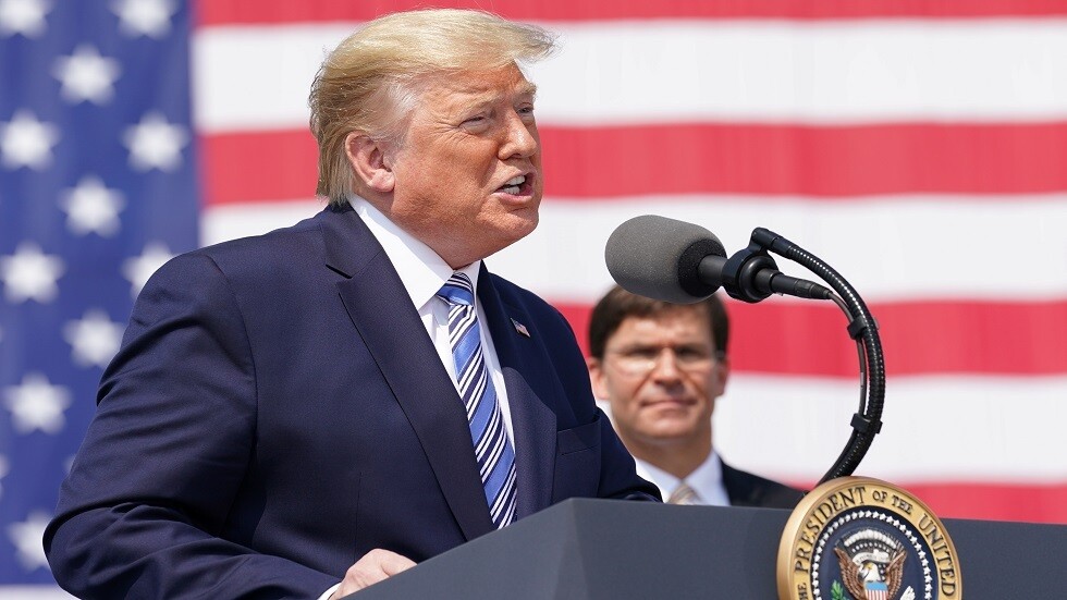 فريق عمل كورونا يوصي ترامب بعدم السفر إلى الولايات المصابة