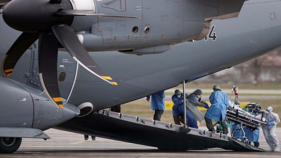 فرنسا تجلي 35 مصابا بكورونا عن شرق البلاد لتخفيف الضغط على المستشفيات