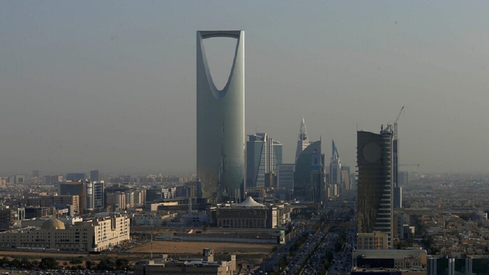 السعودية.. القبض على 10 شبان وفتاتين في قضية فيديوهات المجاهرة بالعلاقات المحرمة