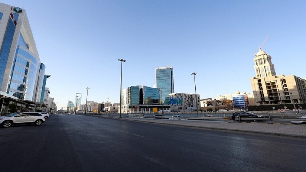 السعودية.. القبض على مواطنين خالفوا حظر التجول