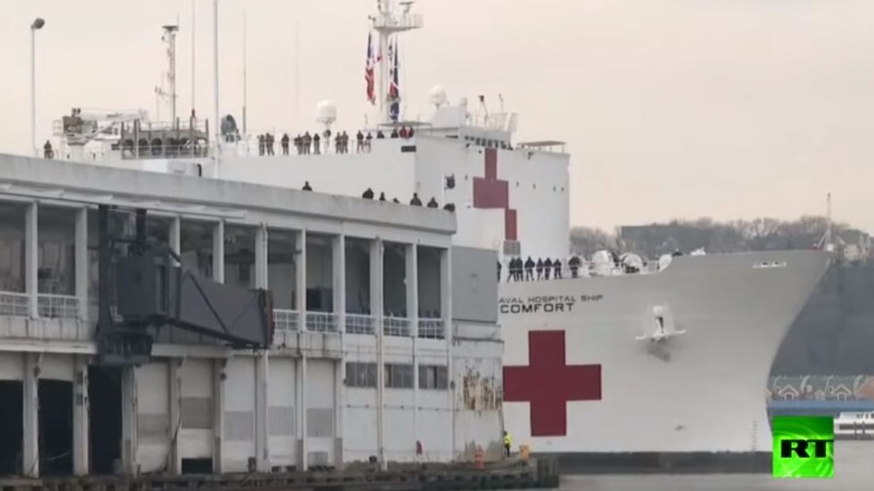 وصول أكبر مستشفى عسكري عائم إلى نيويورك