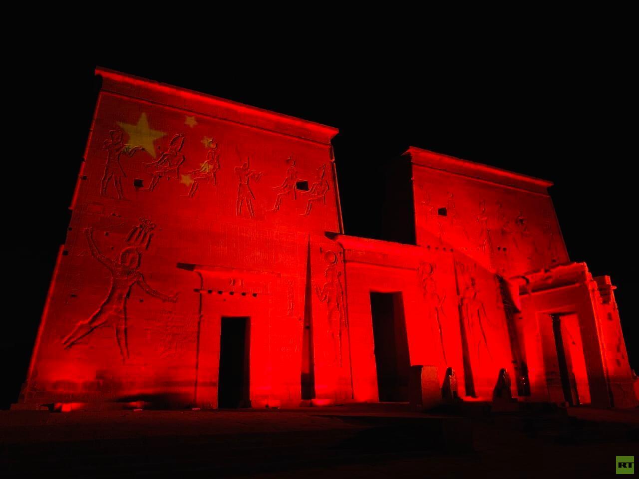 مصر تضيء معالمها التاريخية بلون علم الصين تضامنا مع بكين ضد كورونا (فيديو)