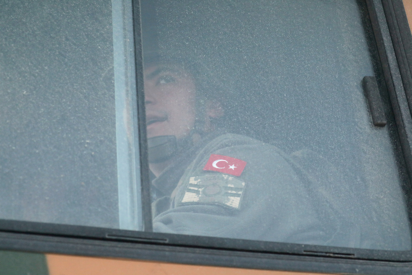 وزارة الدفاع التركية تعلن مقتل أحد جنودها بقصف مدفعي سوري