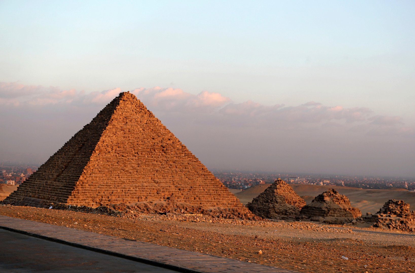 وزارة الآثار المصرية تنفي سقوط هرم زوسر