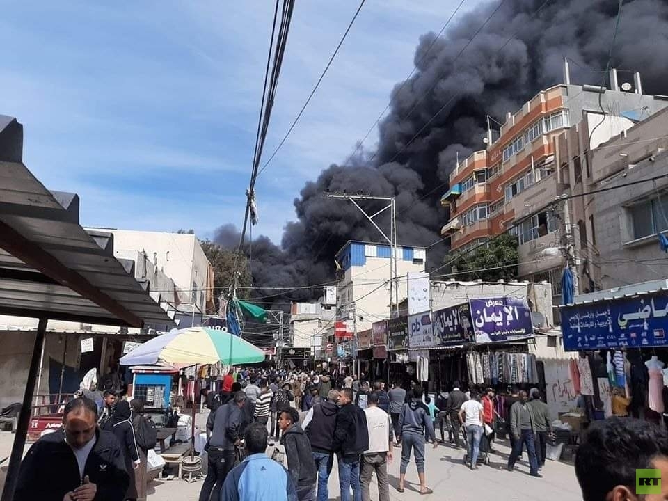 6 قتلى في حريق ضخم اندلع وسط قطاع غزة (صور)