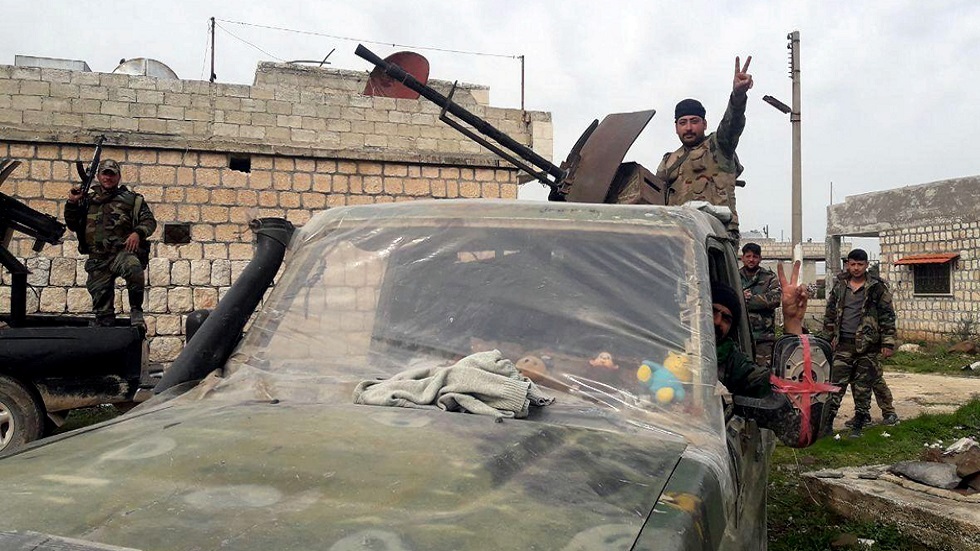 مقاتلون تابعون للجيش السوري في إدلب