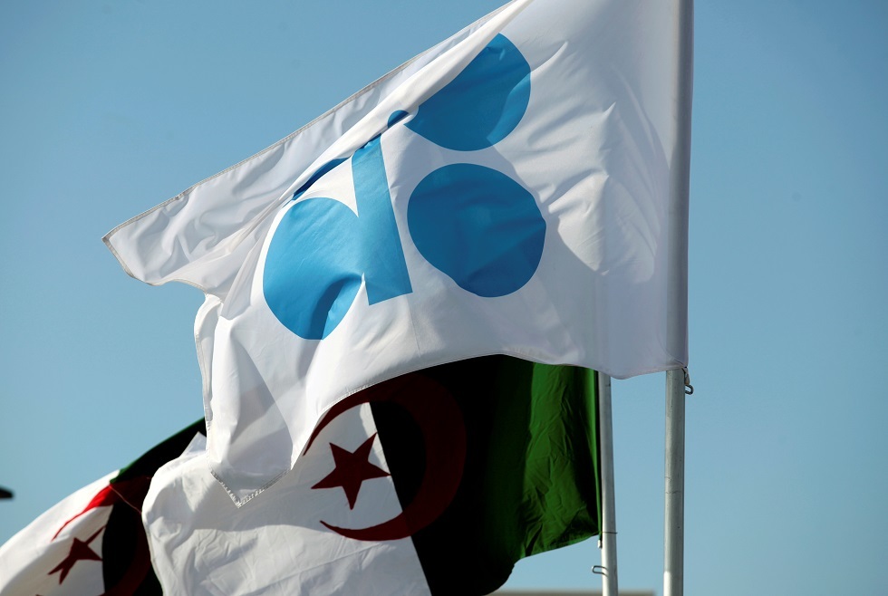 الجزائر تشدد على ضرورة الوصول إلى قرار سريع لتحقيق التوازن في سوق النفط