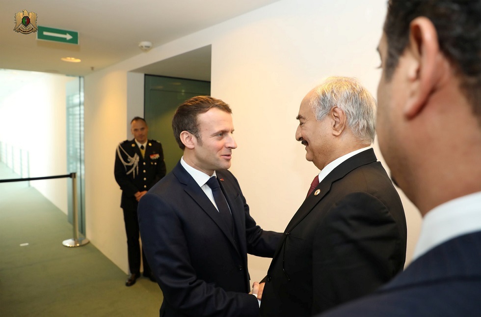 الرئاسة الفرنسية: حفتر أكد خلال اجتماع مع ماكرون أنه ملتزم بتوقيع اتفاق وقف إطلاق النار