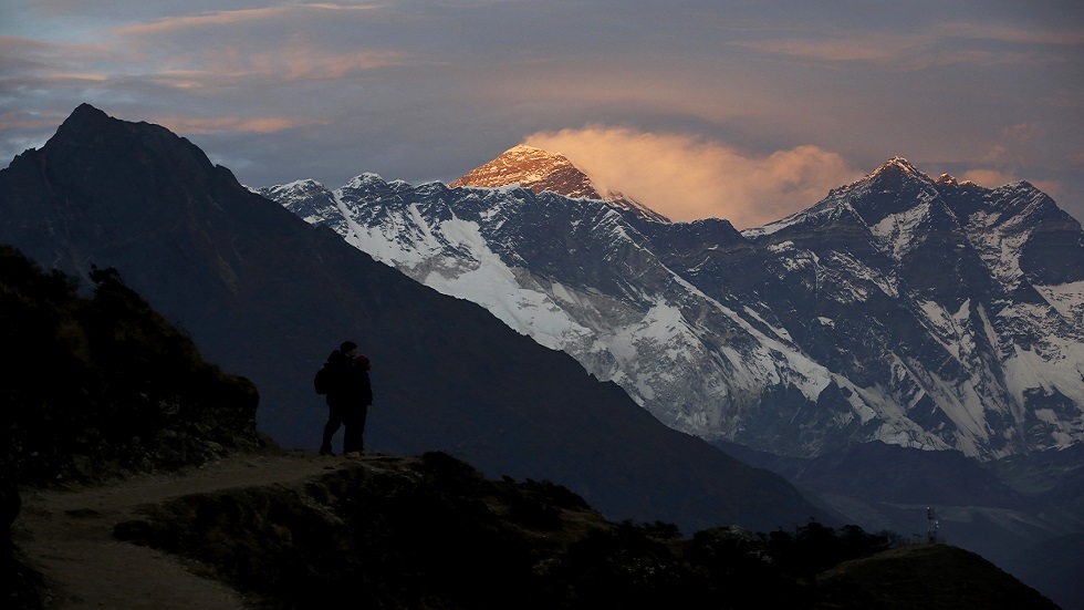 نيبال تغلق جبالها أمام المتسلقين بسبب كورونا