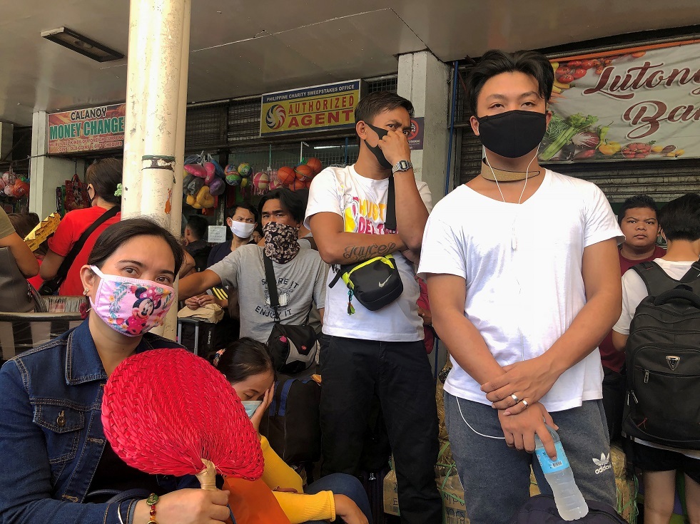 الفلبين تفرض حظر التجول في العاصمة وتغلق مراكز التسوق بعد الوفاة الـ8 بكورونا