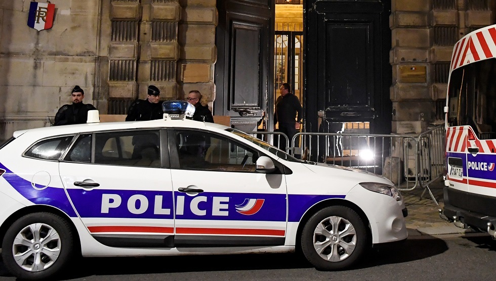 فرنسا تنشر 100 ألف شرطي لتطبيق إجراءات محاربة كورونا