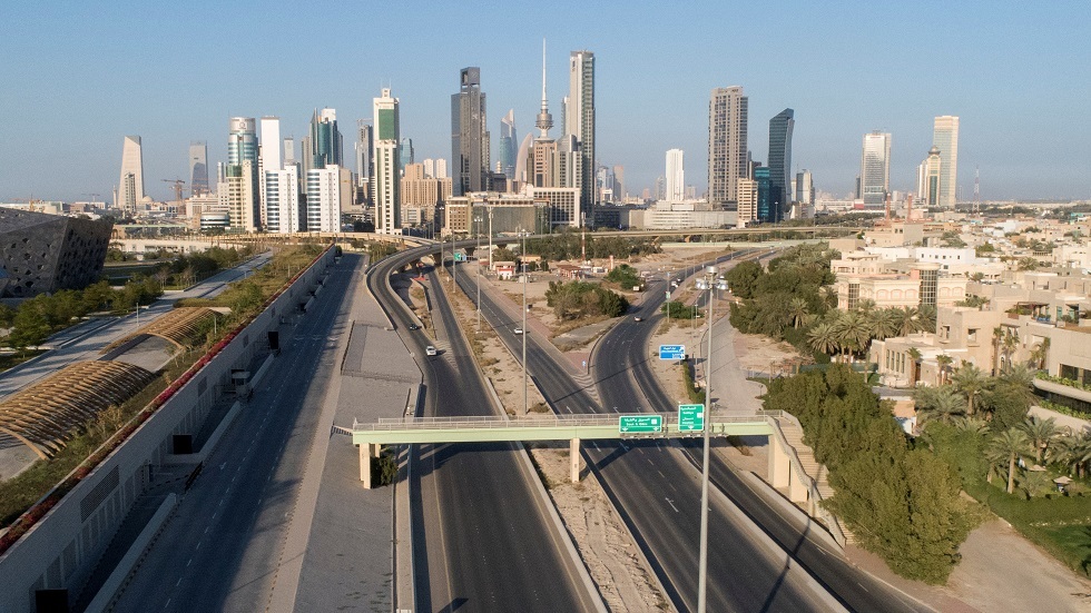 الغانم: مجلس الوزراء سيبحث غدا حظر التجول في الكويت