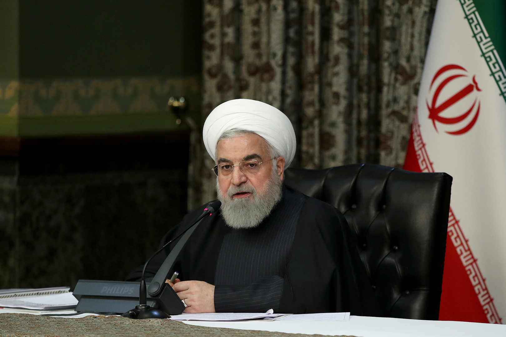 روحاني: إدارة ترامب تناصر كورونا
