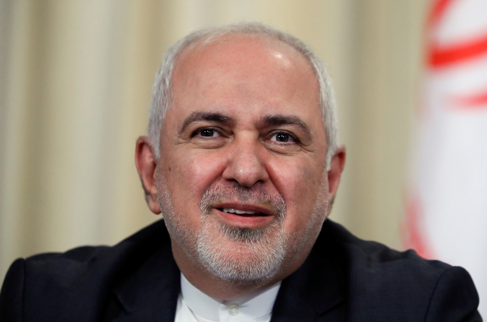 ظريف: أمريكا تتفاخر بقتل الإيرانيين!