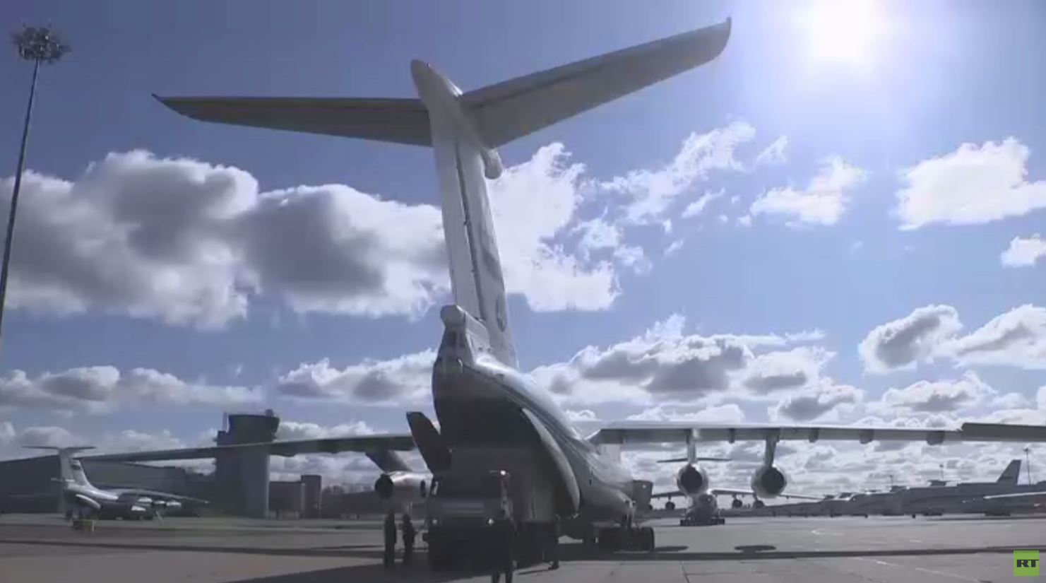 طائرات روسية إلى روما تحمل مساعدات وخبراء