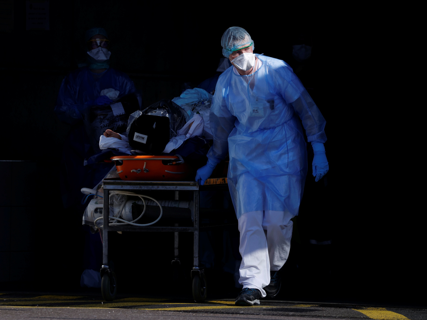 تسجيل 240 وفاة جديدة بفيروس كورونا في فرنسا وعدد الضحايا الكلي 1100
