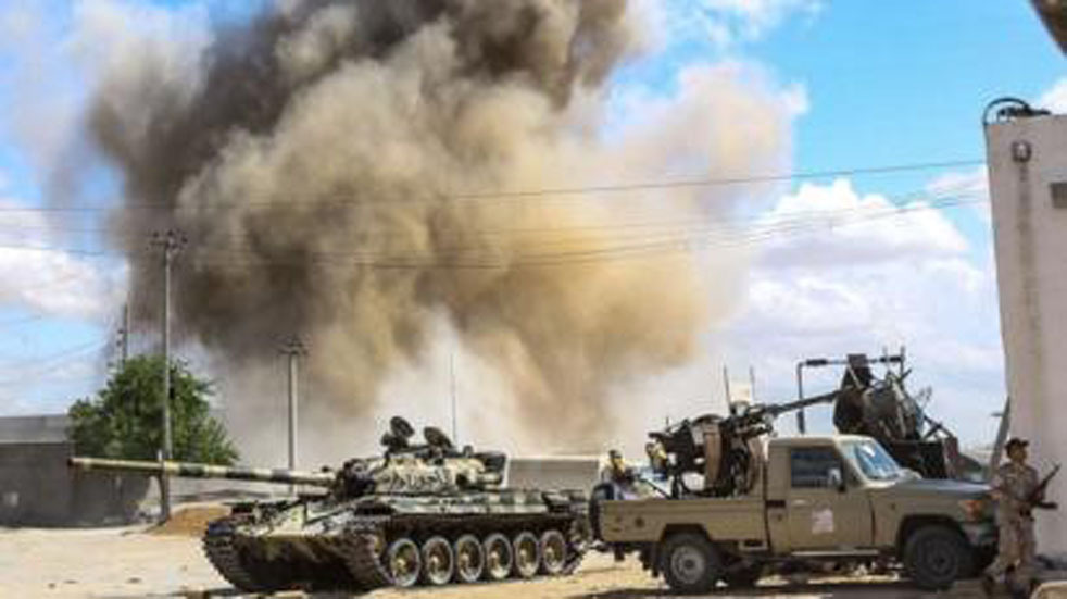 احتدام المعارك في ليبيا رغم اختراق كورونا للبلاد