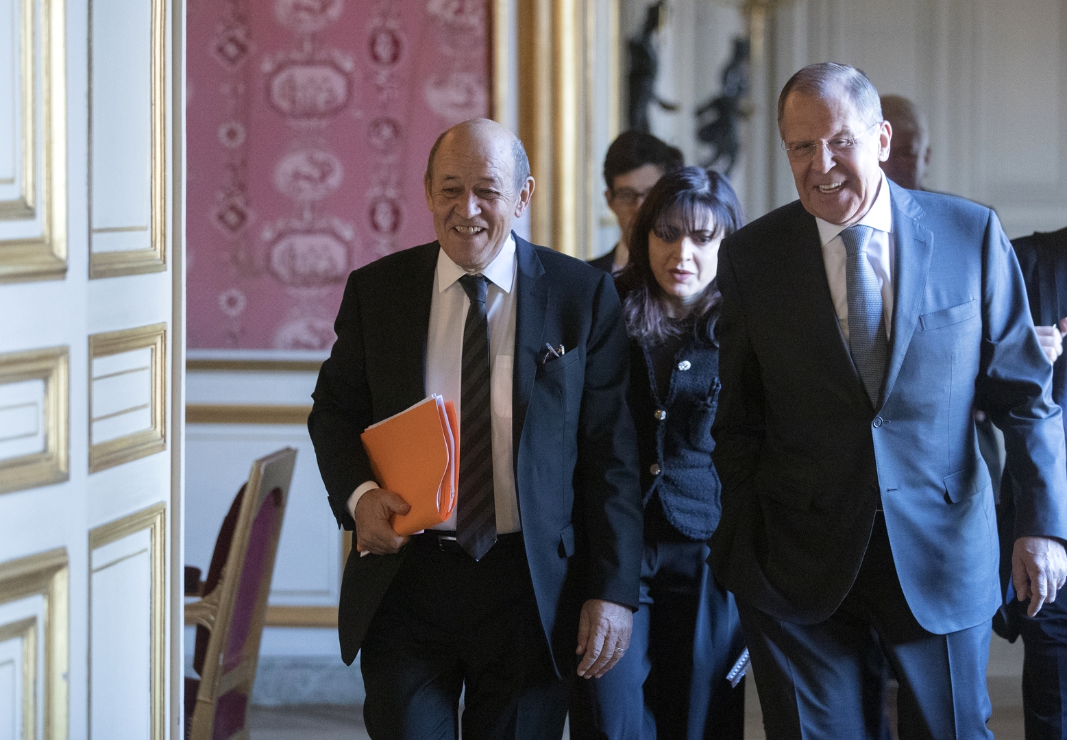 وزيرا خارجية روسيا وفرنسا يبحثان كورونا وقضايا دولية