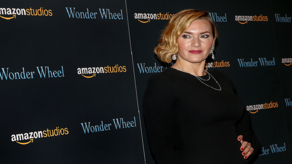 نجمة "العدوى" كيت وينسلت تثير "سخرية وحشية" بتقديمها نصيحة Covid-19 العامة (فيديو)