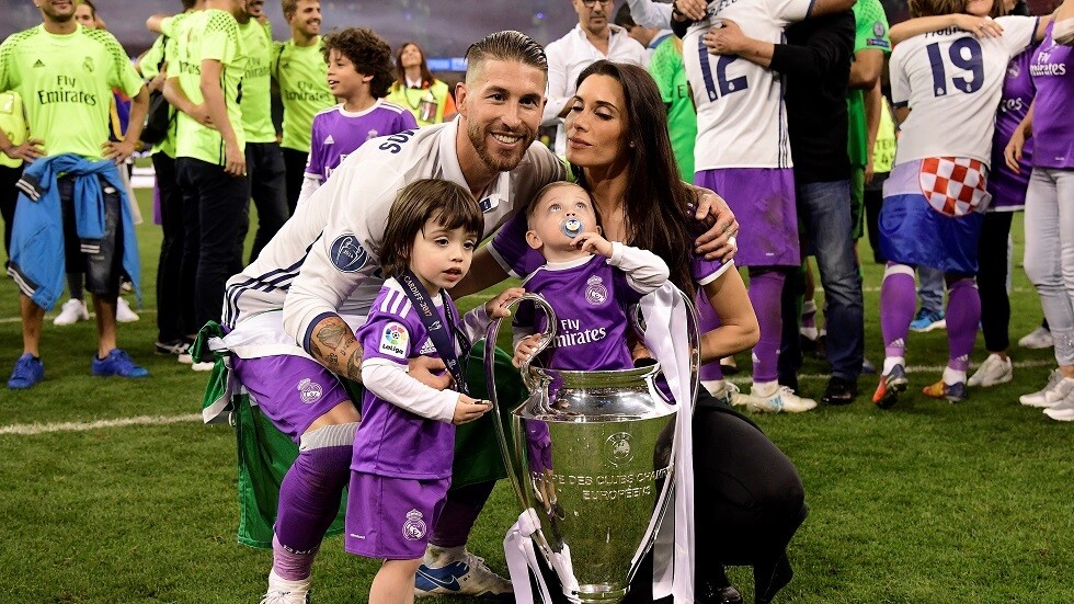 "القيصر" راموس يرد على سخرية أياكس بطريقته (فيديو + صور)