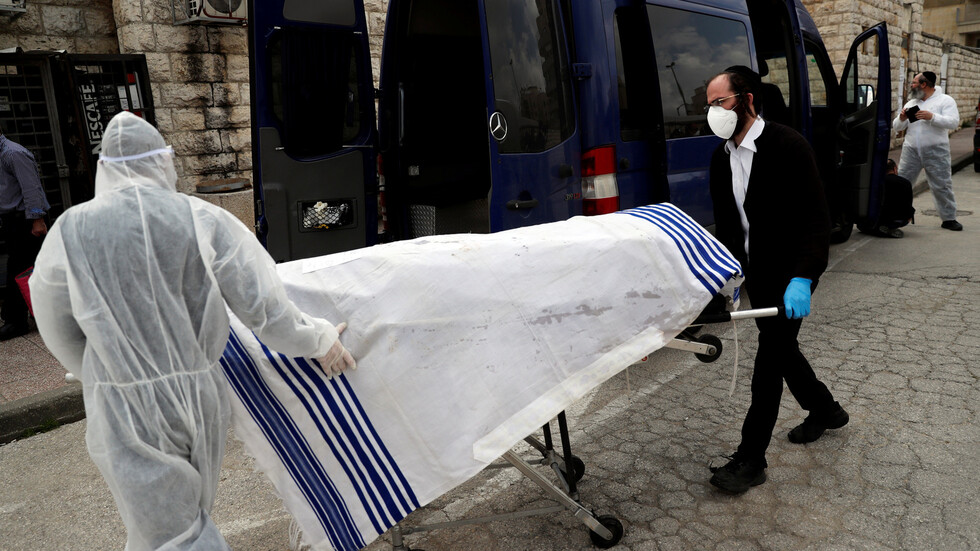 ارتفاع حاد وغير مسبوق لعدد الوفيات والإصابات بكورونا في إسرائيل وتوجه لإخلاء أحياء بالكامل