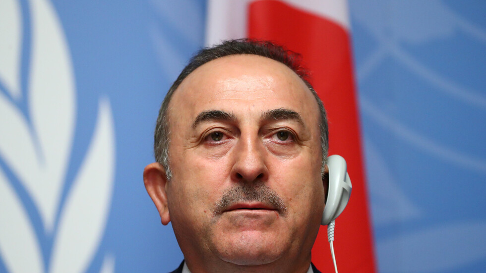 تشاووش أوغلو: الصراعات السياسية لا معنى لها في ظل تفشي كورونا