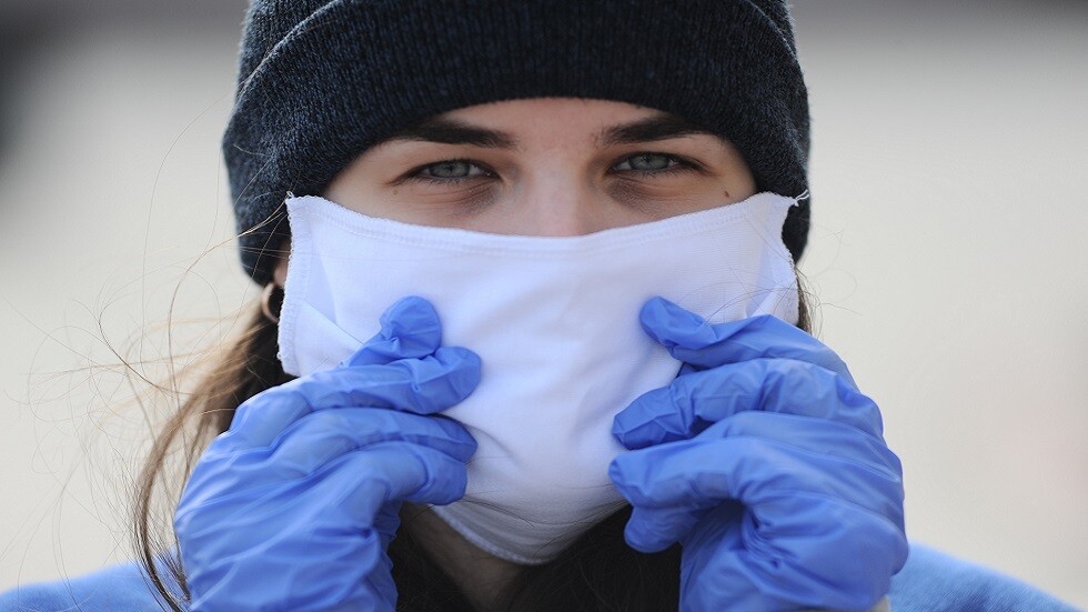 طبيب روسي يوضح شروط ارتداء الكمامة