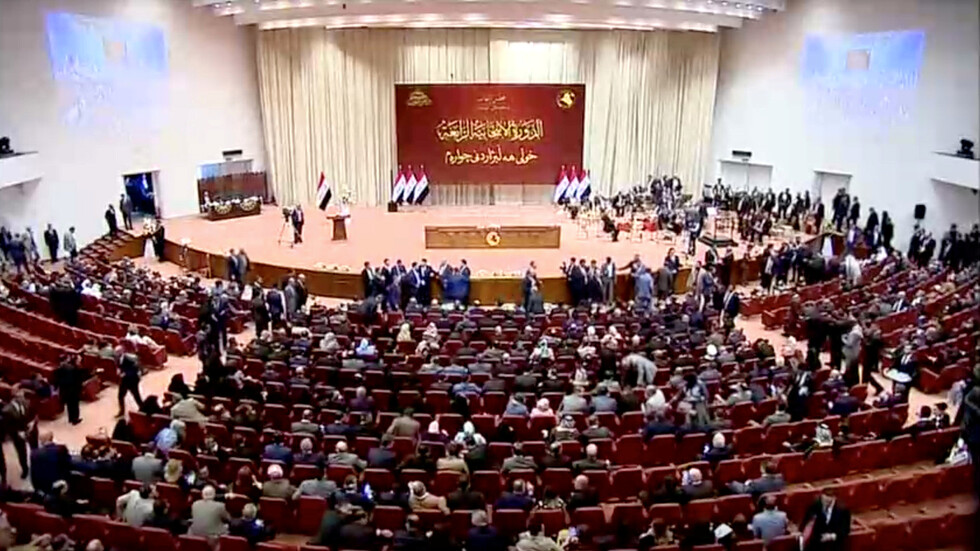 العراق.. الزرفي يسلم برنامجه الحكومي ويعلن عن إرسال كابينته للبرلمان قريبا