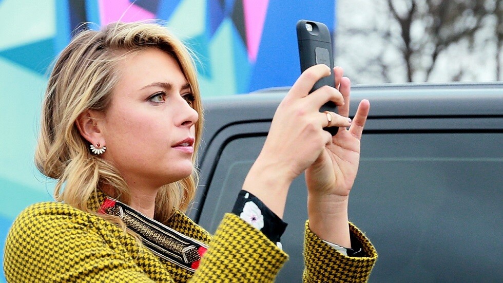 شاهد.. الفاتنة شارابوفا تنشر رقم هاتفها وتدعو متابعيها للتواصل معها