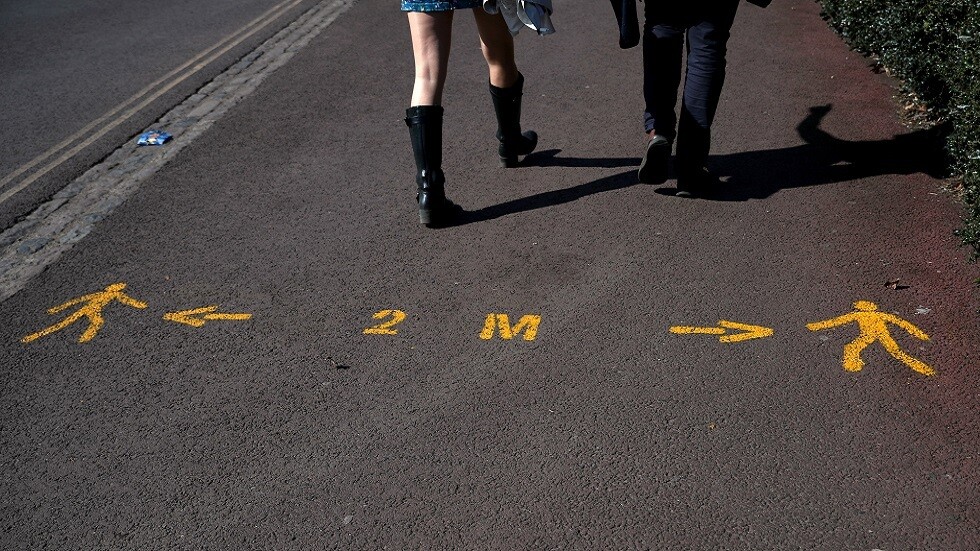 بريطانيا تتسلم 300 جهاز تنفس صناعي من الصين