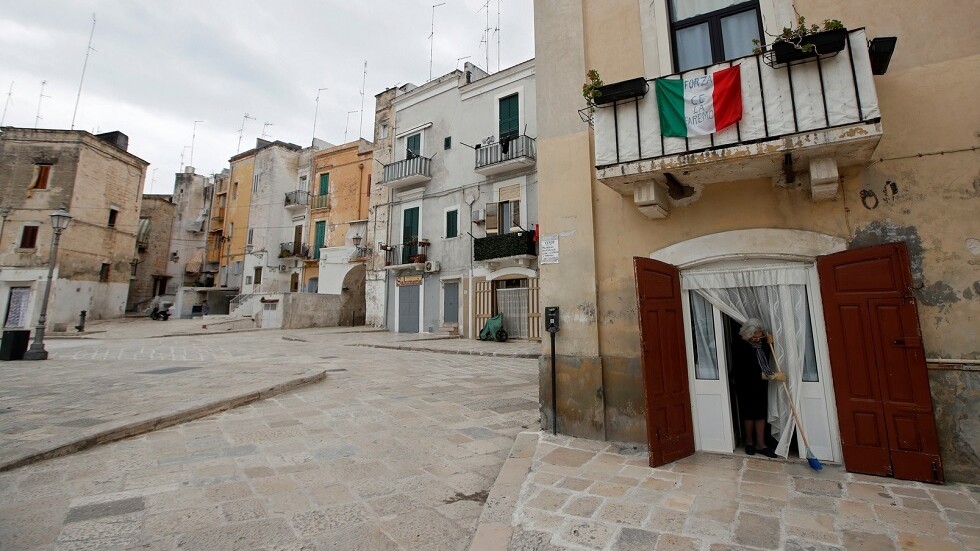 تسجيل 681 وفاة جديدة في إيطاليا بسبب كورونا وعدد الخاضعين للرعاية المكثفة يتراجع