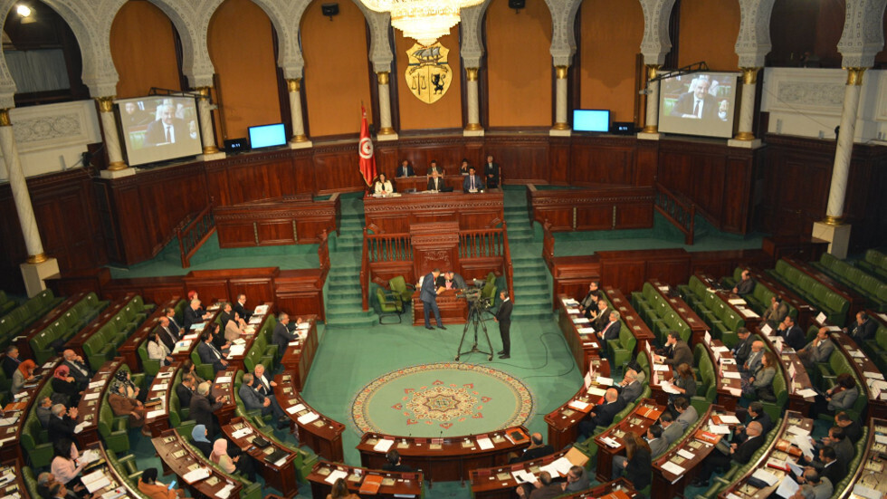 تونس.. البرلمان يمنح صلاحياته للحكومة لمدة شهرين لمواجهة أزمة كورونا
