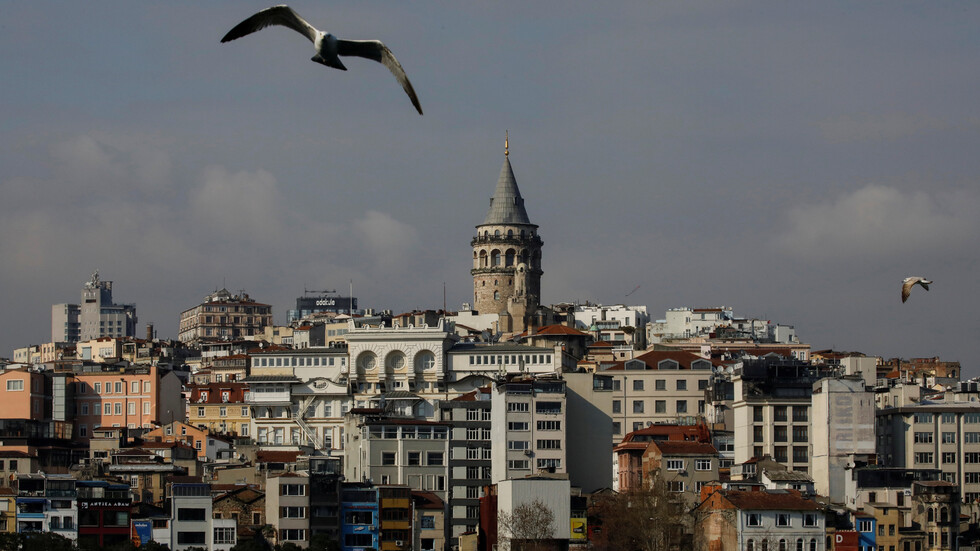 تركيا تسجل 3013 إصابة و76 وفاة جديدة بفيروس كورونا خلال يوم