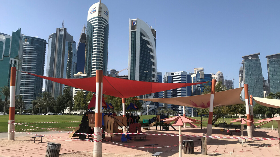 بالفيديو.. كورونا يدفع قطر لاستخدام "العساس"!