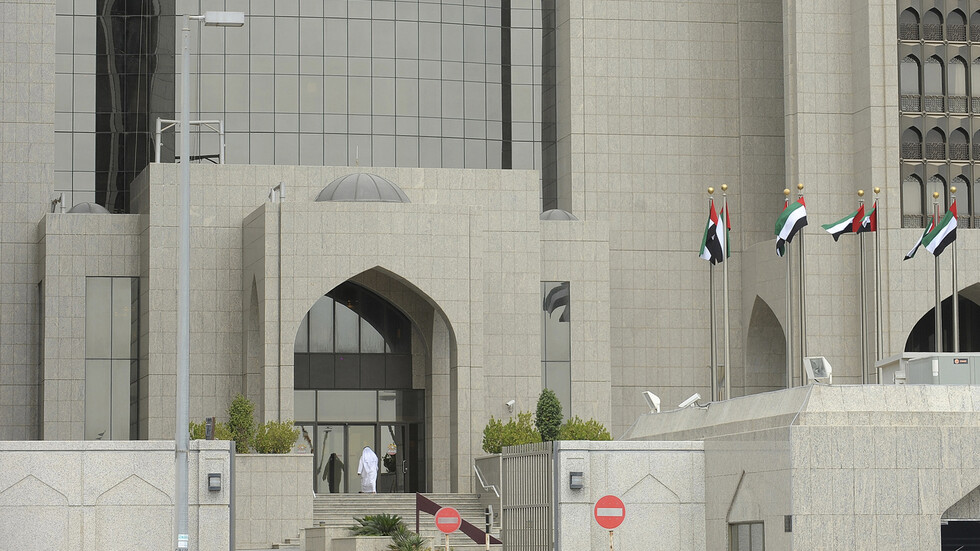 المركزي الإماراتي يتخذ قرارا خلال فترة وباء كورونا