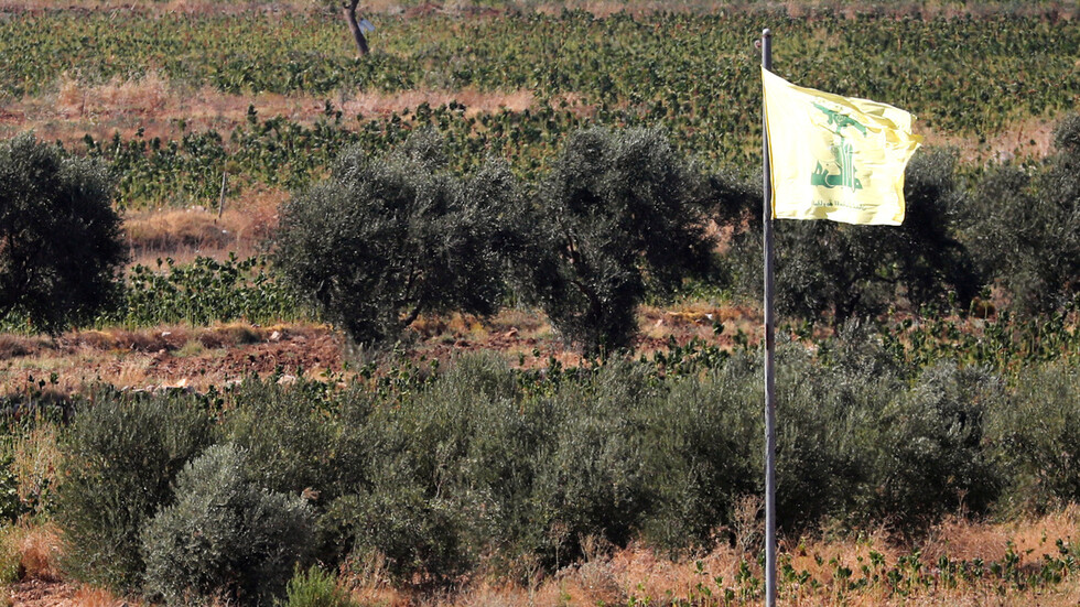 العثور على جثة قيادي في "حزب الله" داخل سيارته في جنوب لبنان