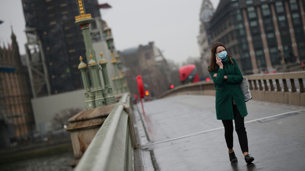 بريطانيا.. تراجع في حصيلة ضحايا كورونا بعد سلسلة قفزات قياسية متتالية