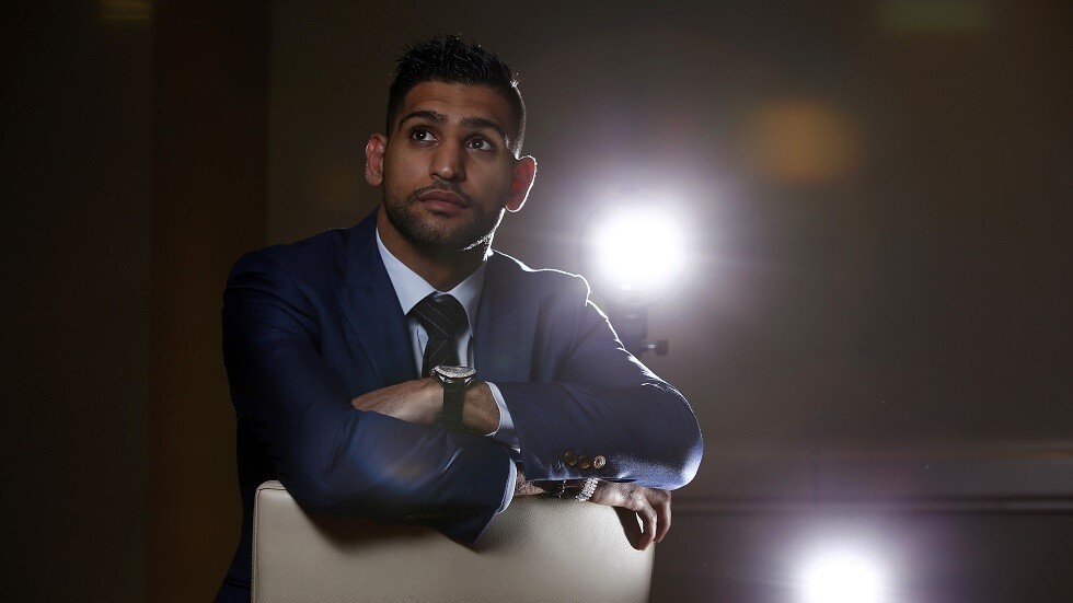 أمير خان: فيروس كورونا مرتبط باختبار شبكة الاتصالات "5G"