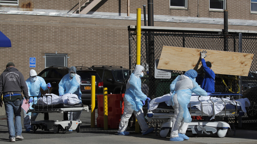 ولاية نيويورك الأمريكية تسجل أكبر حصيلة يومية لوفيات كورونا وسط آمل بوصولها للذروة
