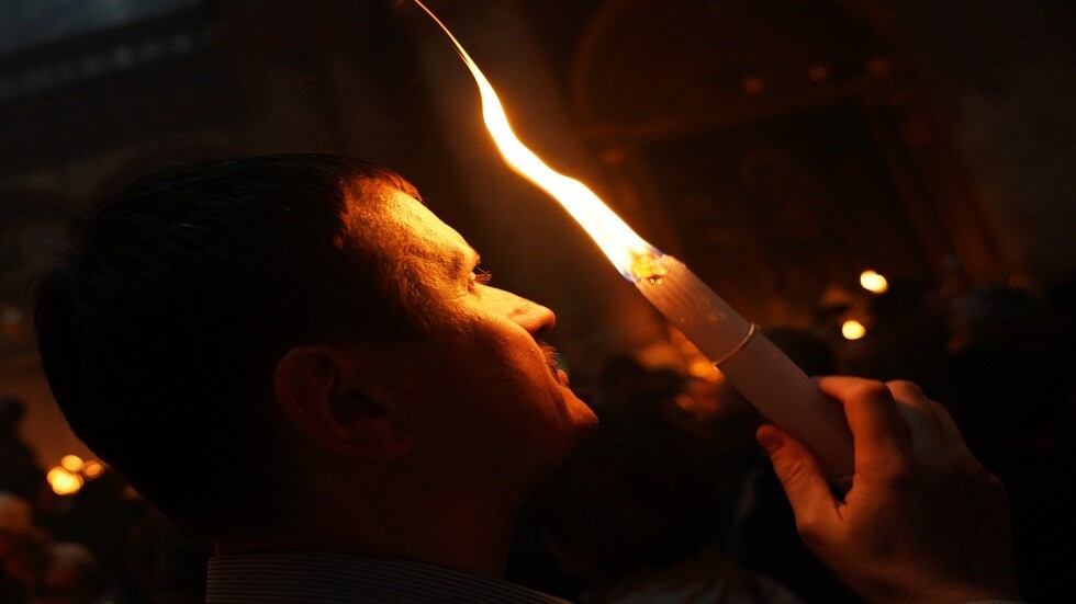 حفل ظهور النار المقدسة يقام في 18 أبريل من دون حجاج