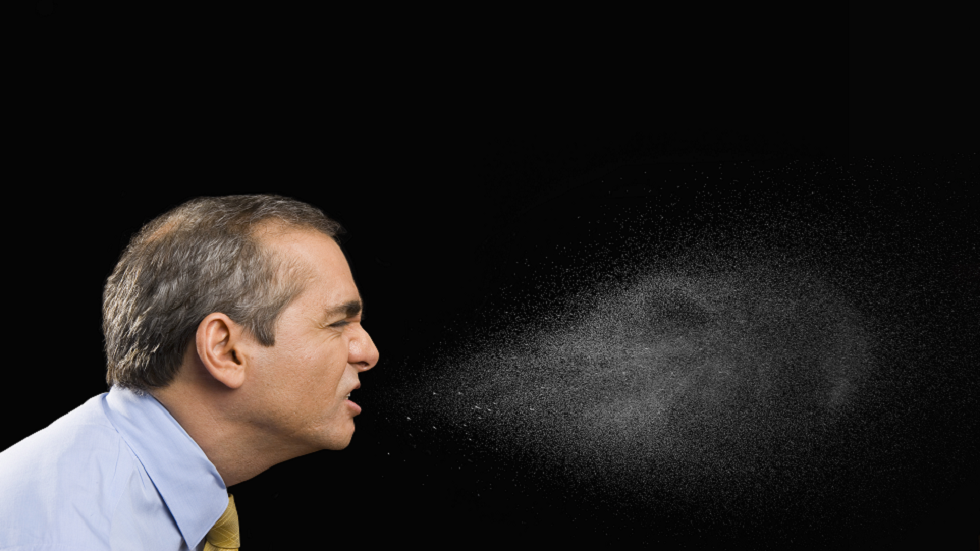 في ظل انتشار كورونا.. لقطات تكشف مدة بقاء قطرات السعال أو العطاس في الهواء المحيط!