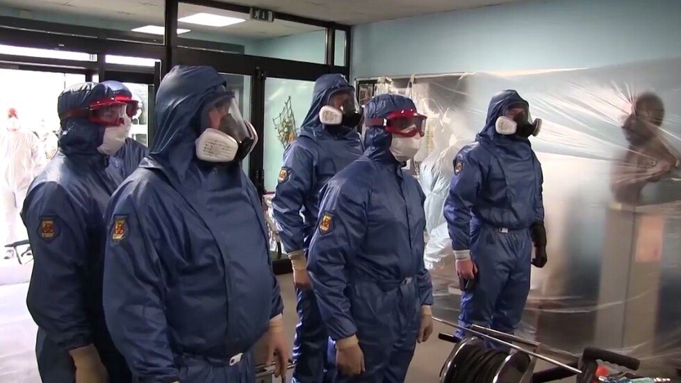 شاهد استقبال العسكريين الروس في إحدى دور المسنين في إيطاليا