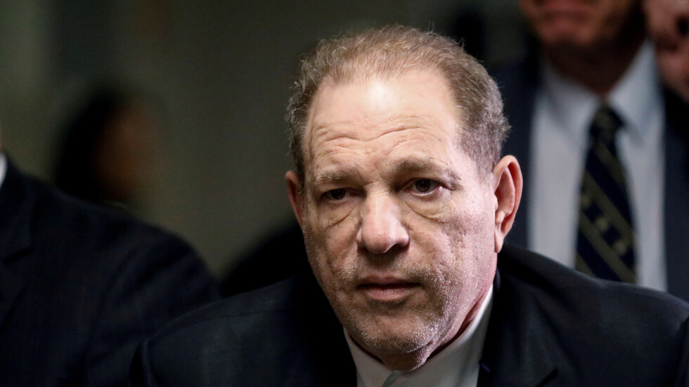 "وحش هوليوود" هارڤي واينستين يتماثل للشفاء من كورونا وراء القضبان