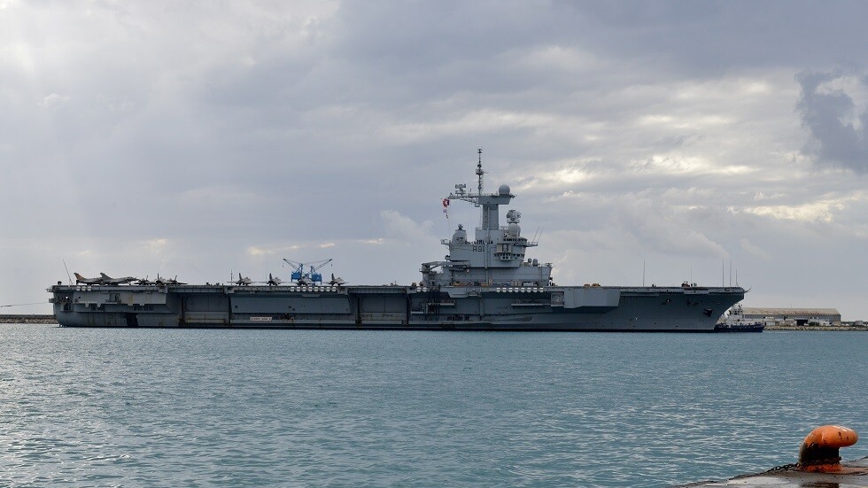 الدفاع الفرنسية تؤكد تسجيل 50 إصابة بكورونا على متن حاملة الطائرات 