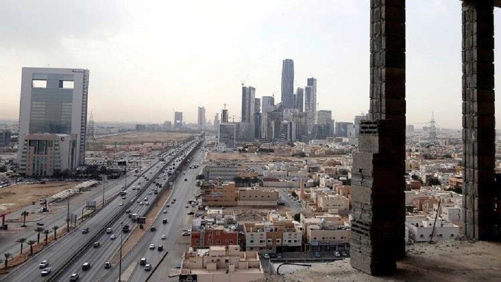 شرطة الرياض تقبض على منتحلي صفة رجال الأمن لسلب المارة