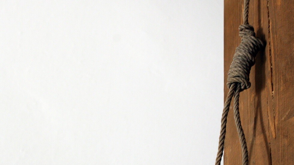 إيران.. صدمة بعد انتحار طفلة بسبب الفقر