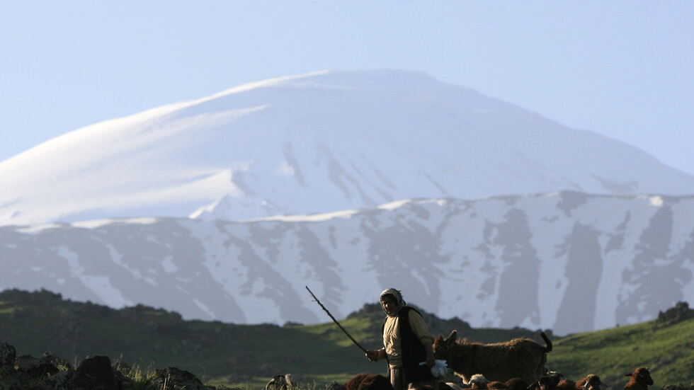 كورونا وجبل "أرارات" يدفعان تركيا للاحتجاج لدى الصين